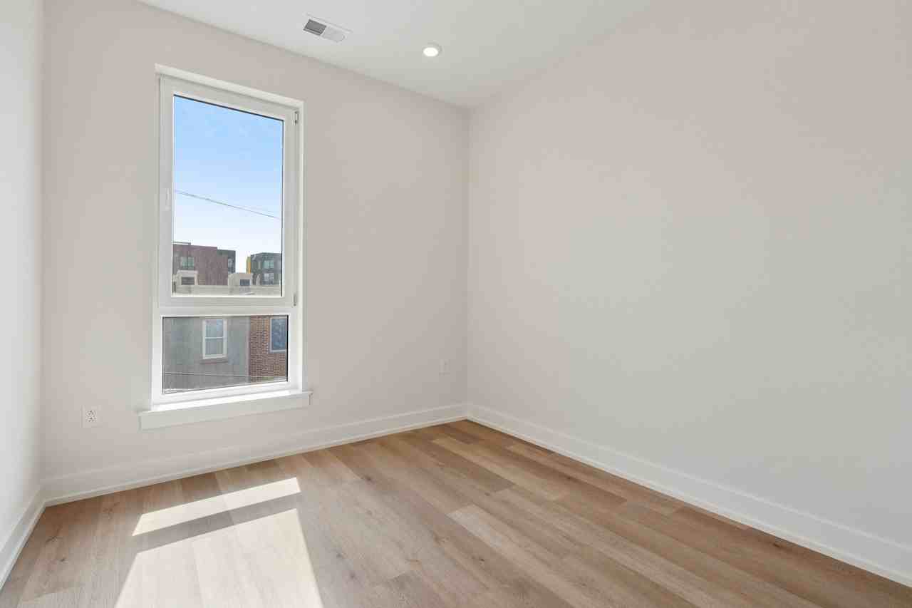 The Archer - Photo 7 of 50