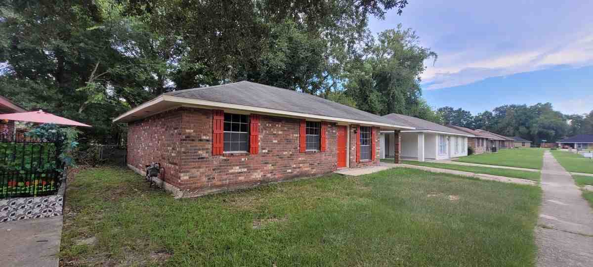 5710 Benson Drive - Photo 4 of 27