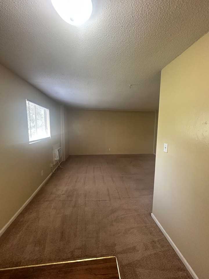 100 Lankford Cir - Photo 2 of 9