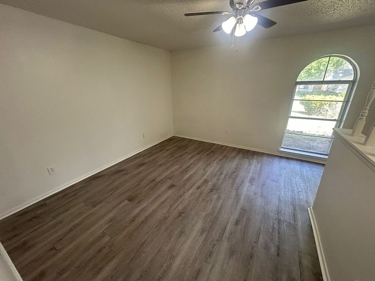 601 Brian Dr - Photo 4 of 13