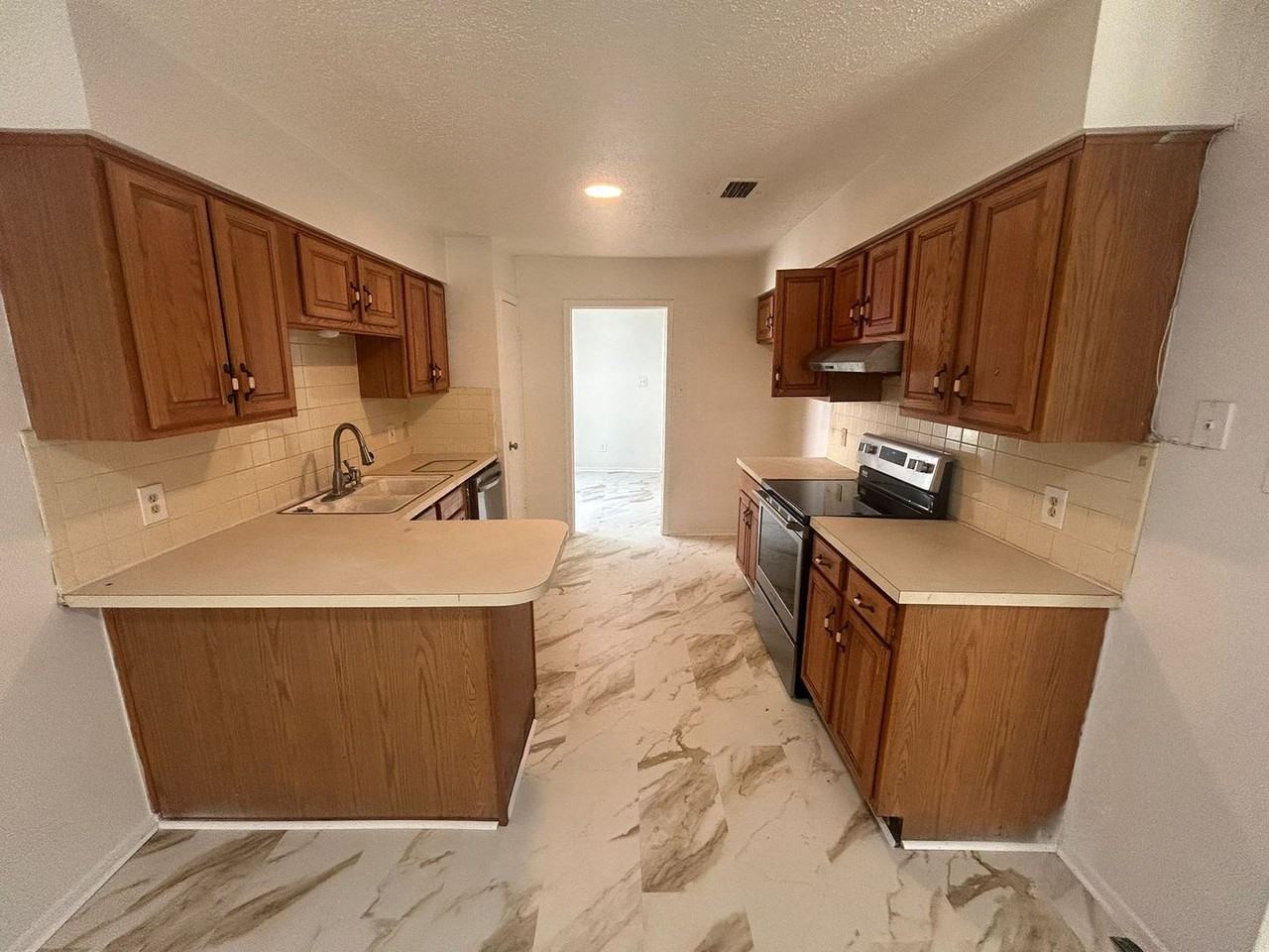 601 Brian Dr - Photo 6 of 13