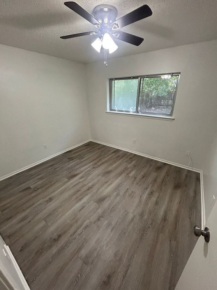 601 Brian Dr - Photo 7 of 13