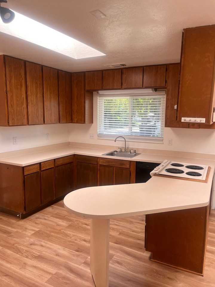 8141 Forest Oak Way - Photo 6 of 17