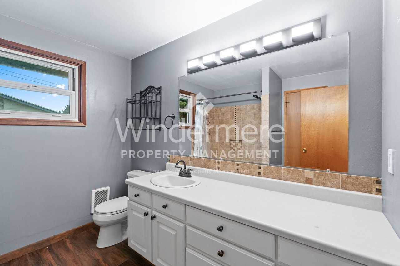 14920 E 14th Ave - Photo 4 of 31