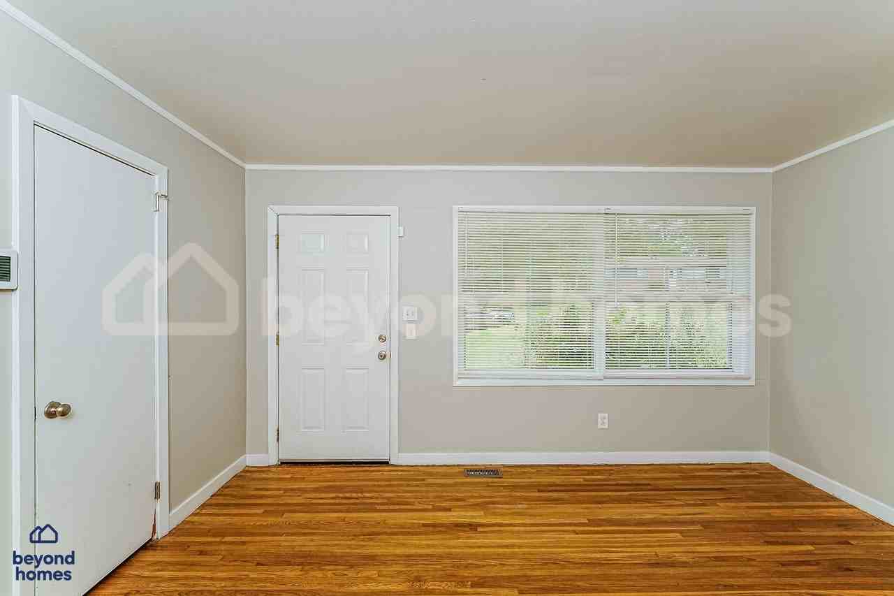 1317 Hatfield Ln - Photo 3 of 30