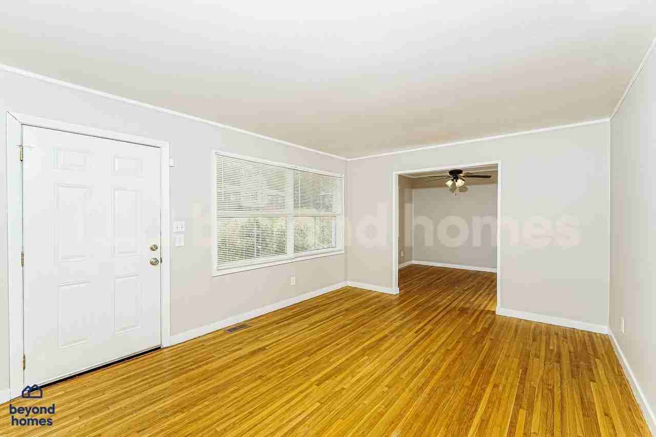 1317 Hatfield Ln - Photo 4 of 30