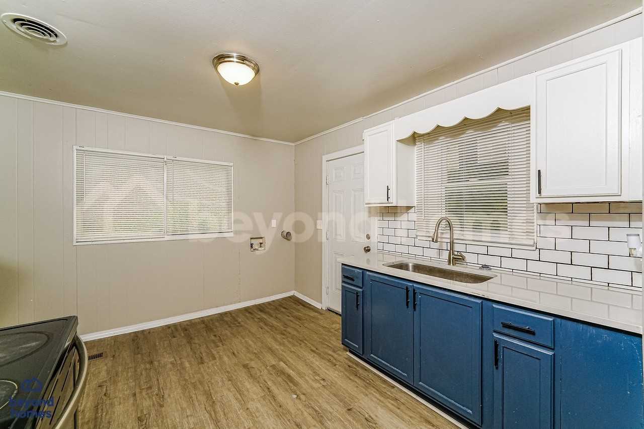 1317 Hatfield Ln - Photo 6 of 30