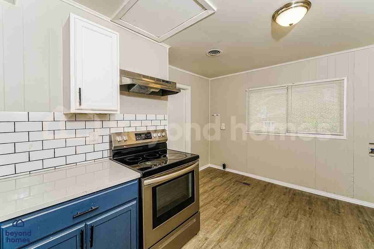 1317 Hatfield Ln - Photo 7 of 30