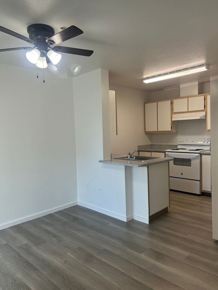 16410 Se 5th St - Photo 4 of 20