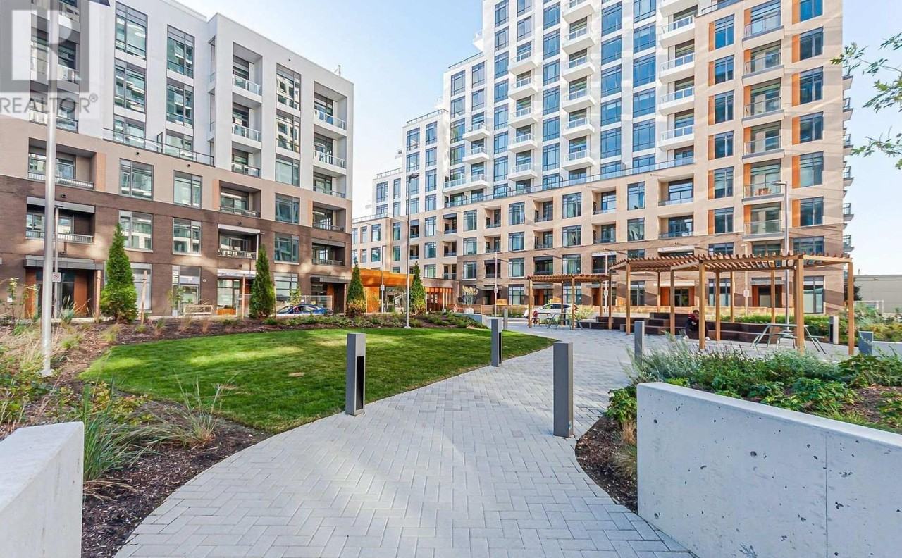 8 Beverley Glen Boulevard - Photo 3 of 13