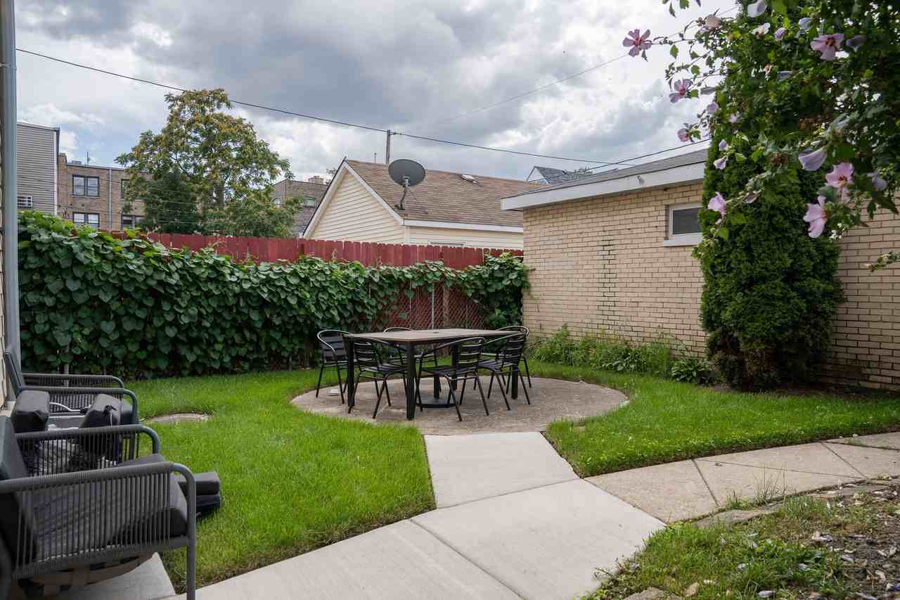 4520 N Albany Ave - Photo 3 of 20