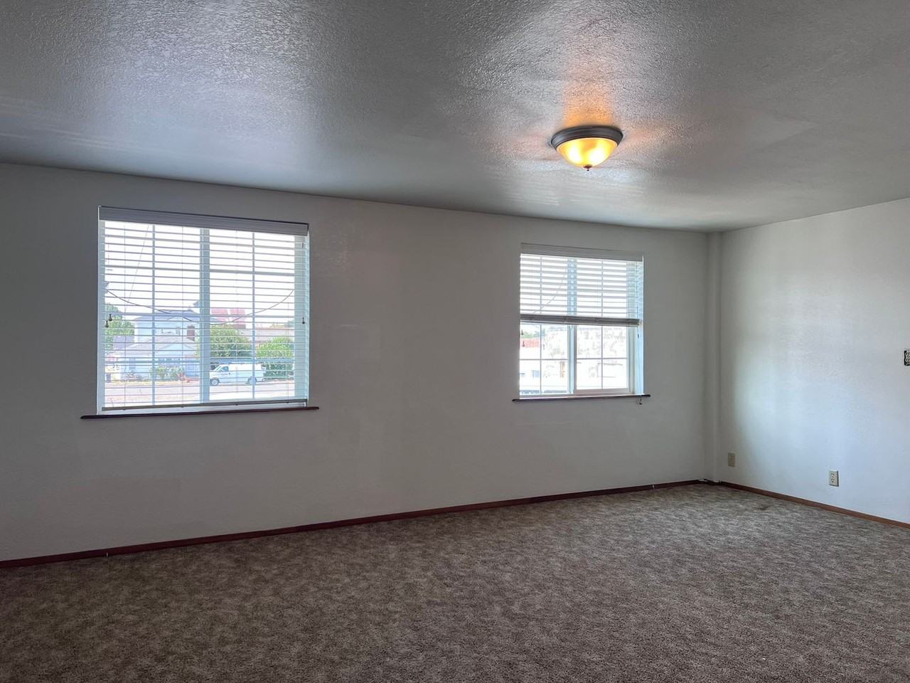 772B S Main St - Photo 4 of 6