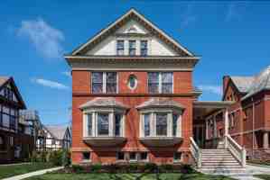 featured image of 318 W 6th St