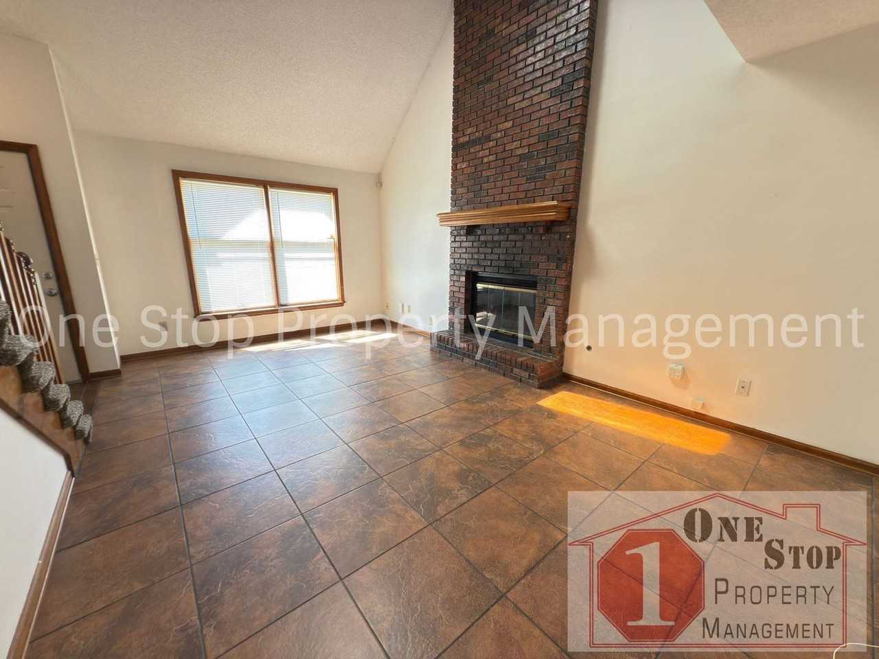 7814 Nw 79th Pl - Photo 2 of 19