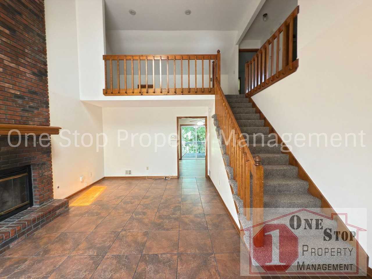 7814 Nw 79th Pl - Photo 3 of 19