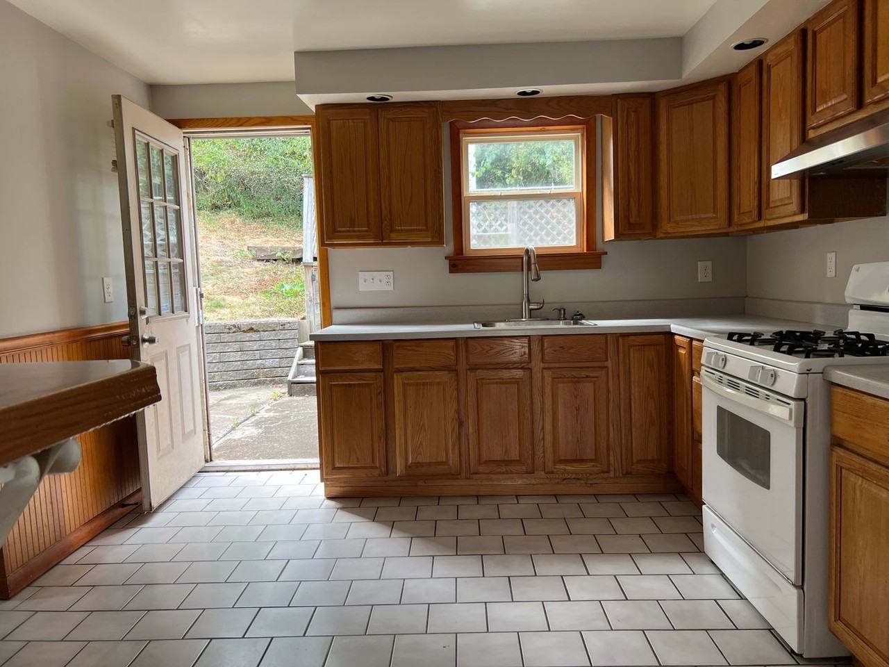 3134 Frederick St - Photo 3 of 30