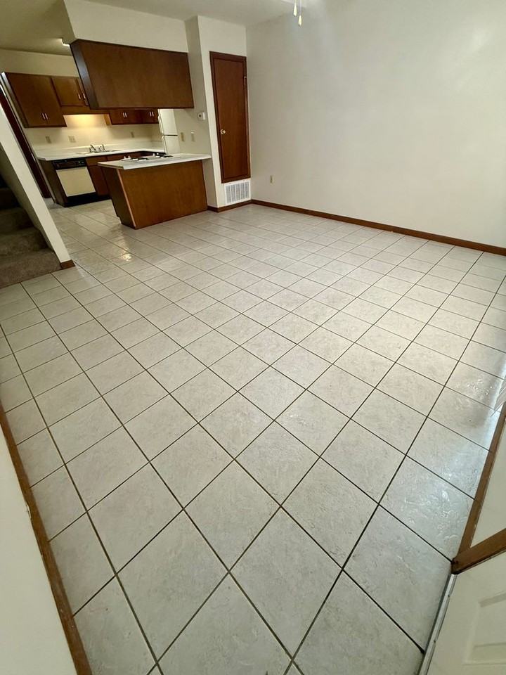 136 Alder Ave Se - Photo 2 of 13