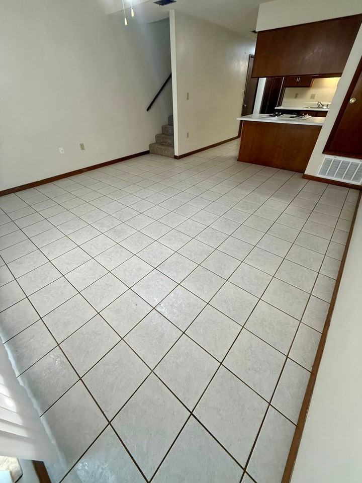 136 Alder Ave Se - Photo 3 of 13