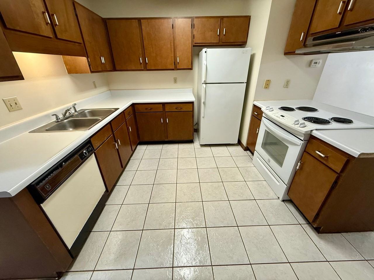 136 Alder Ave Se - Photo 4 of 13
