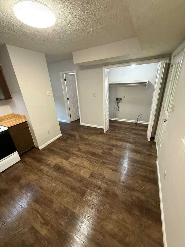 325 Leafmore Rd Sw - Photo 3 of 11