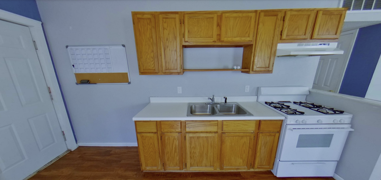319 8th St - Photo 5 of 11
