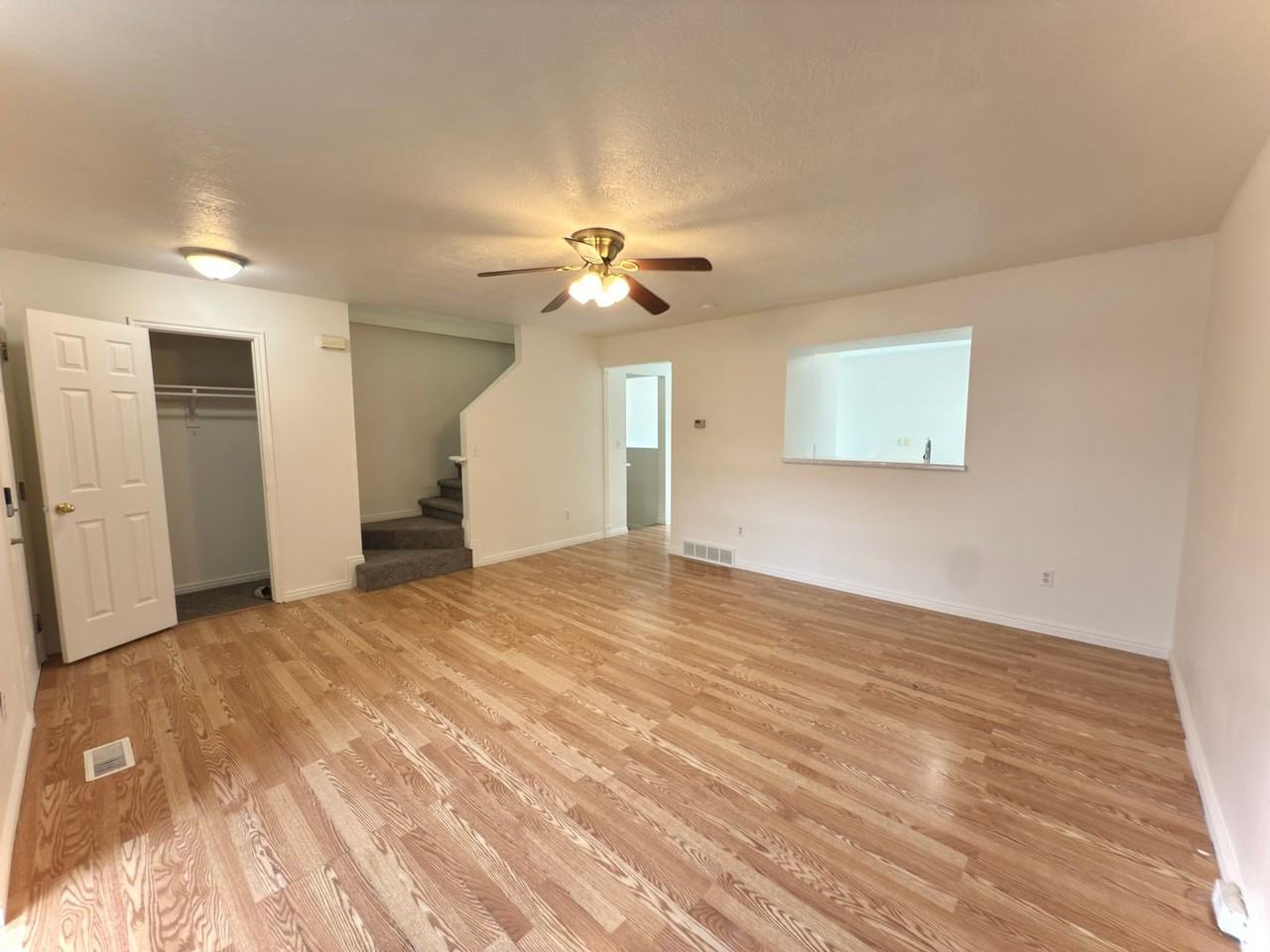 533 S 450 E - Photo 3 of 22