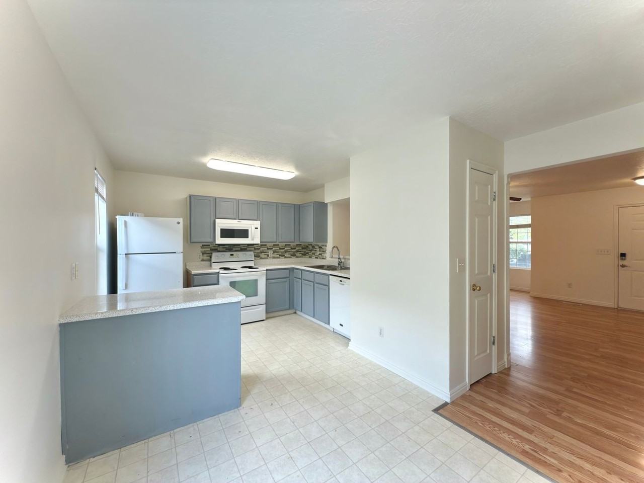 533 S 450 E - Photo 6 of 22