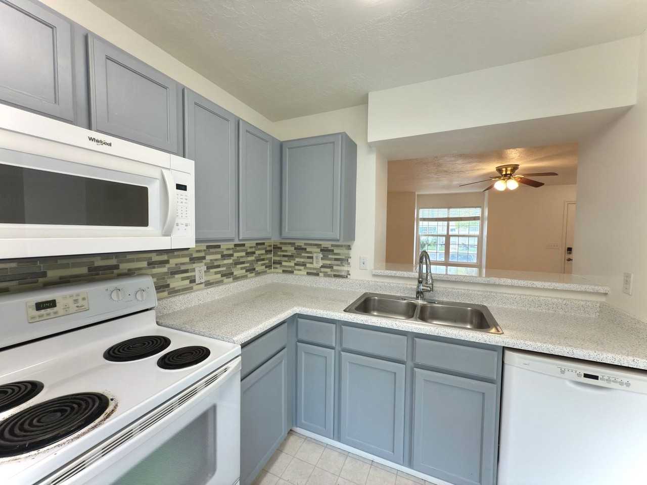533 S 450 E - Photo 7 of 22