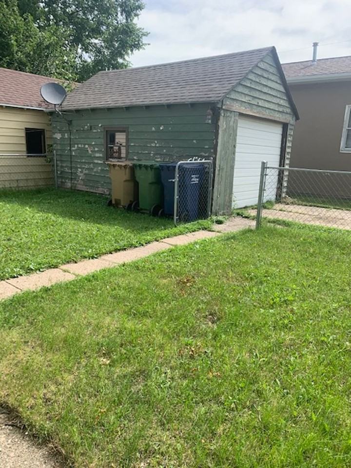 324 8th St Se - Photo 2 of 18