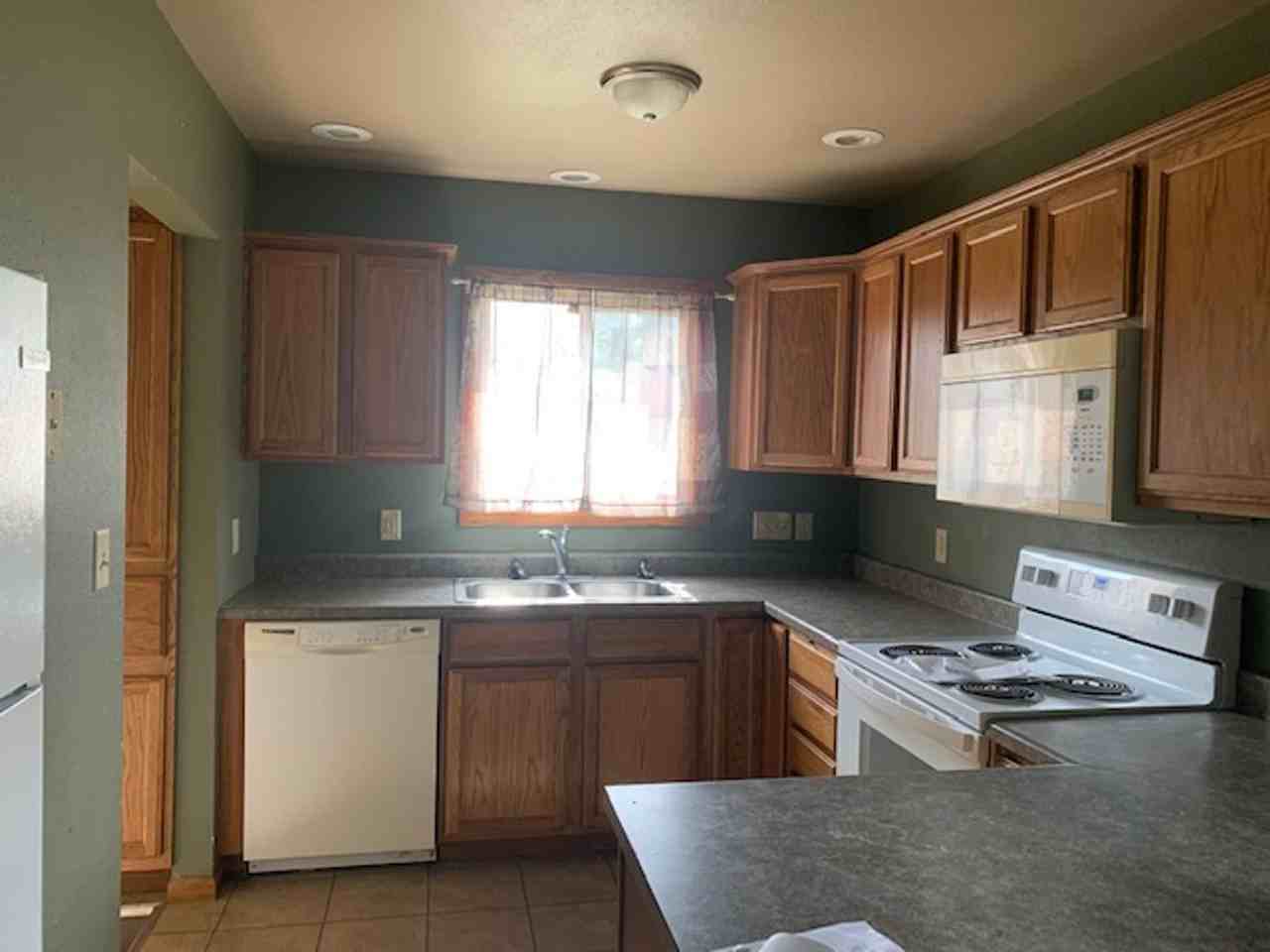 324 8th St Se - Photo 3 of 18