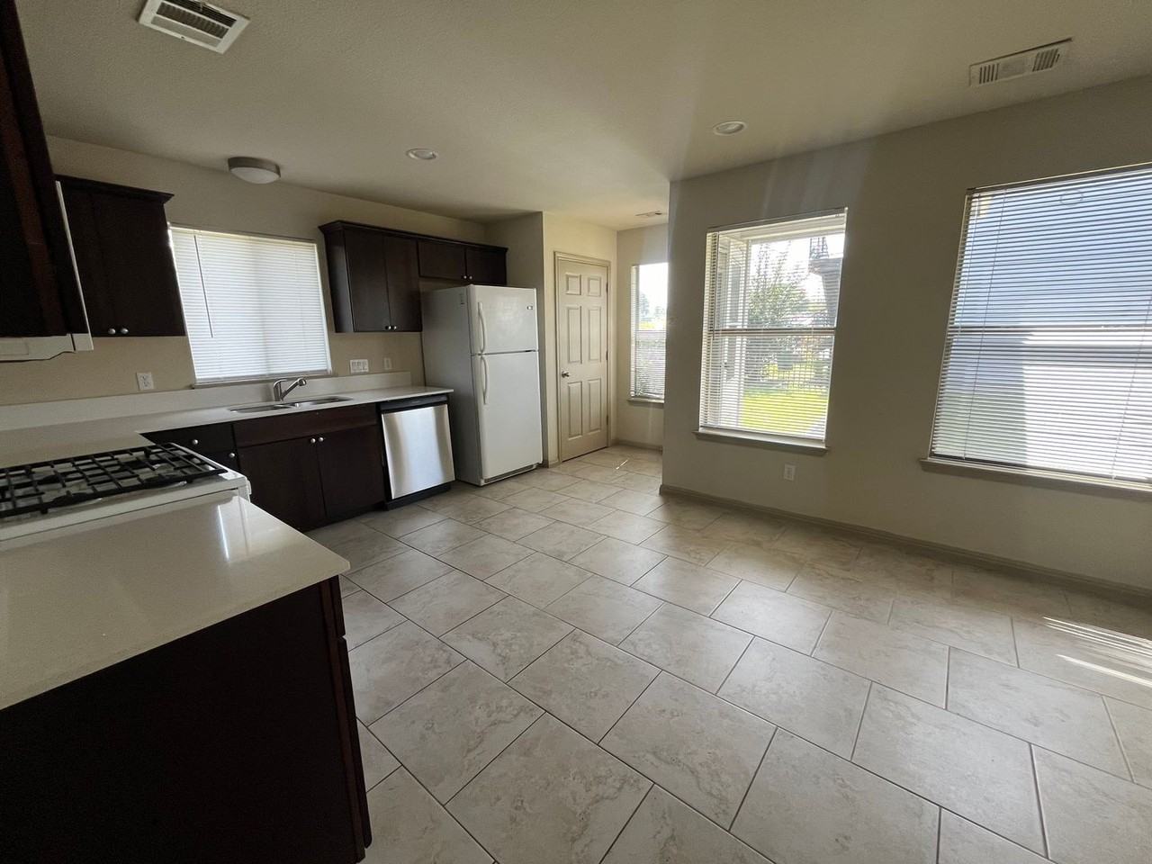 5413A Roosevelt Ave - Photo 4 of 22