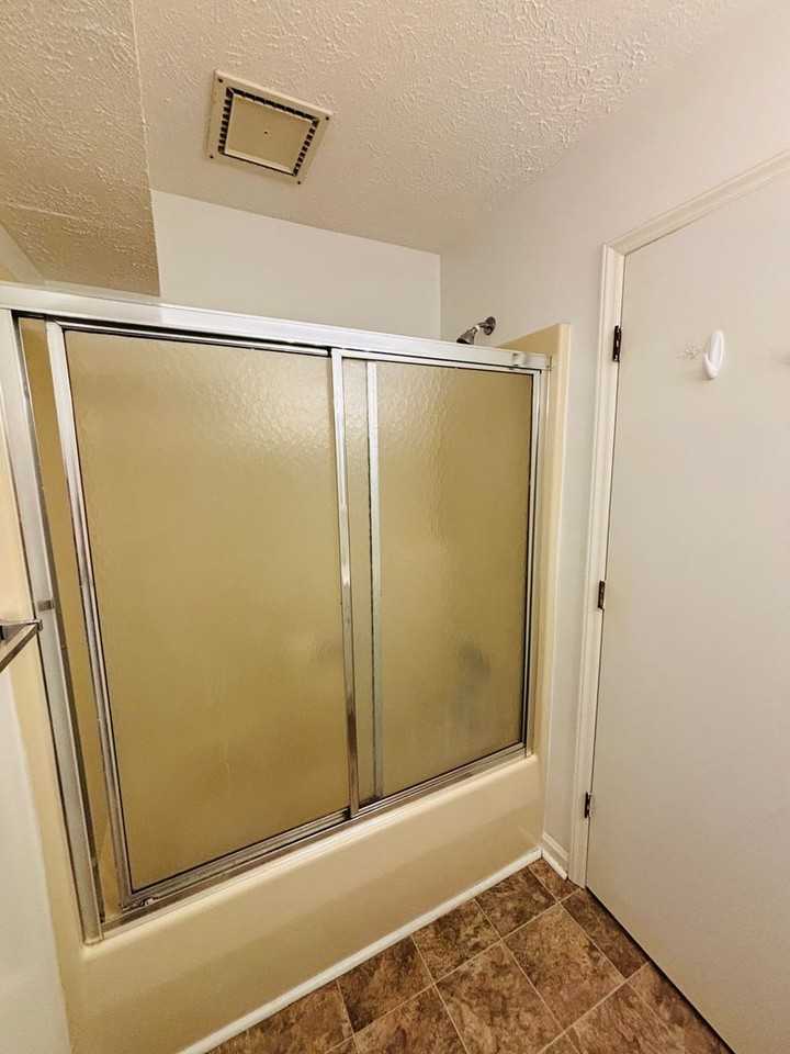 1400 University City Blvd Apt H - Photo 2 of 11