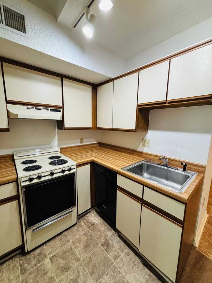 1400 University City Blvd Apt H - Photo 6 of 11