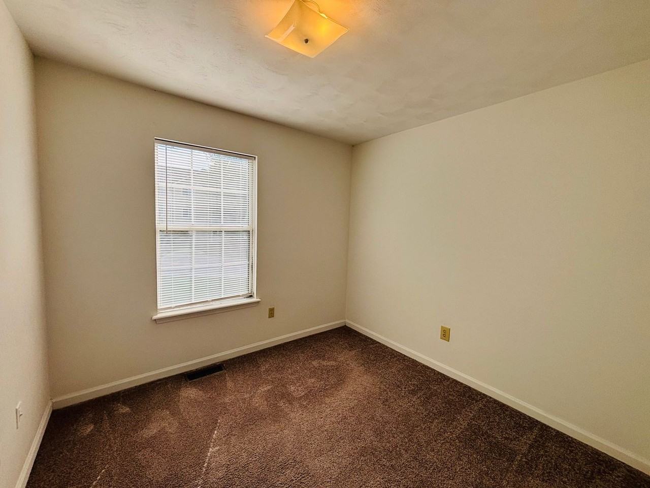 1401 Christine Ct - Photo 2 of 18