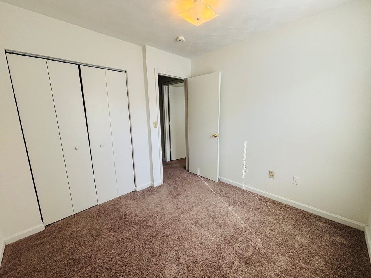 1401 Christine Ct - Photo 4 of 18