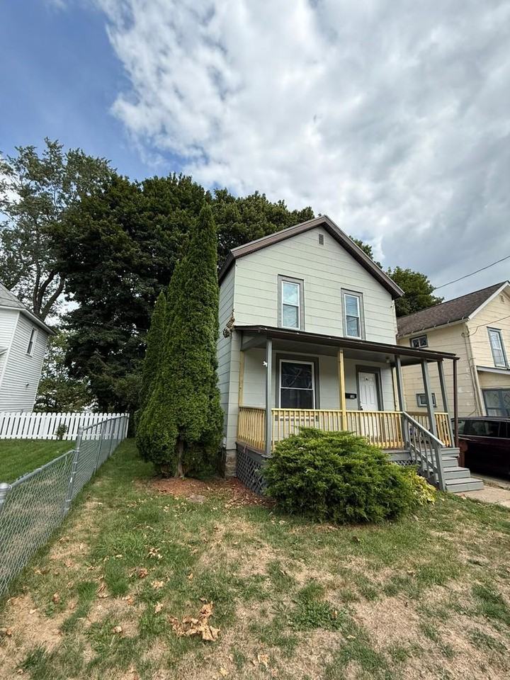 138 W Bloss St - Photo 2 of 27
