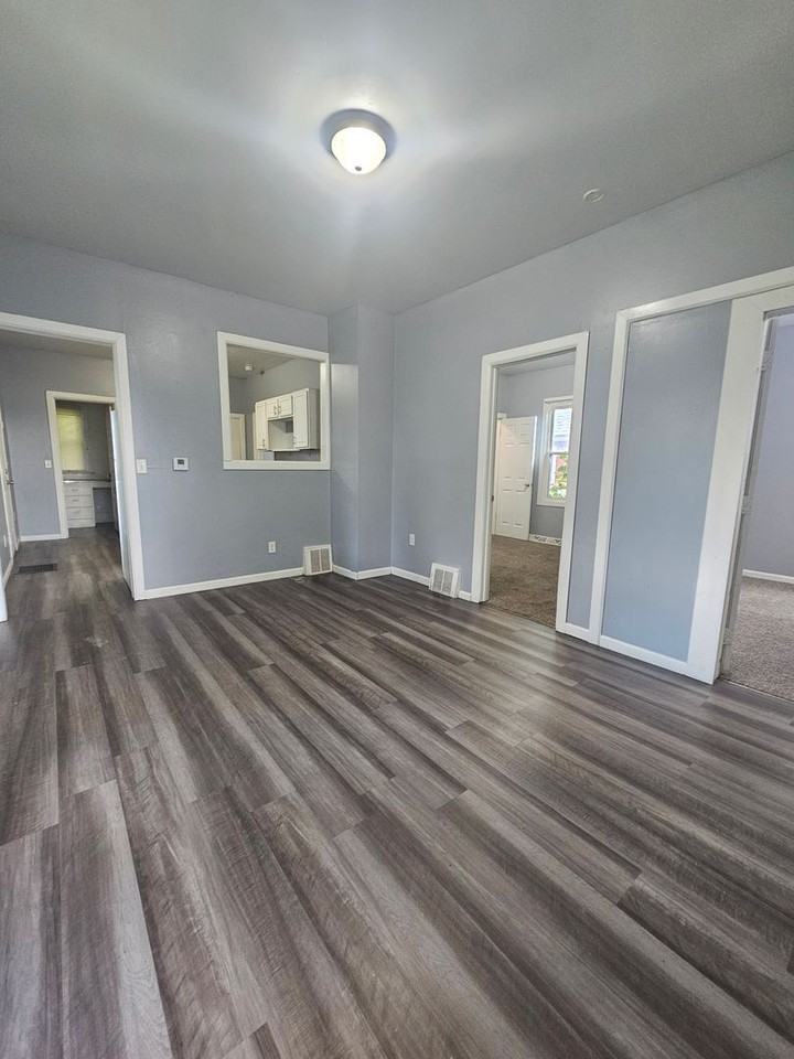 713 13th St - Photo 3 of 11