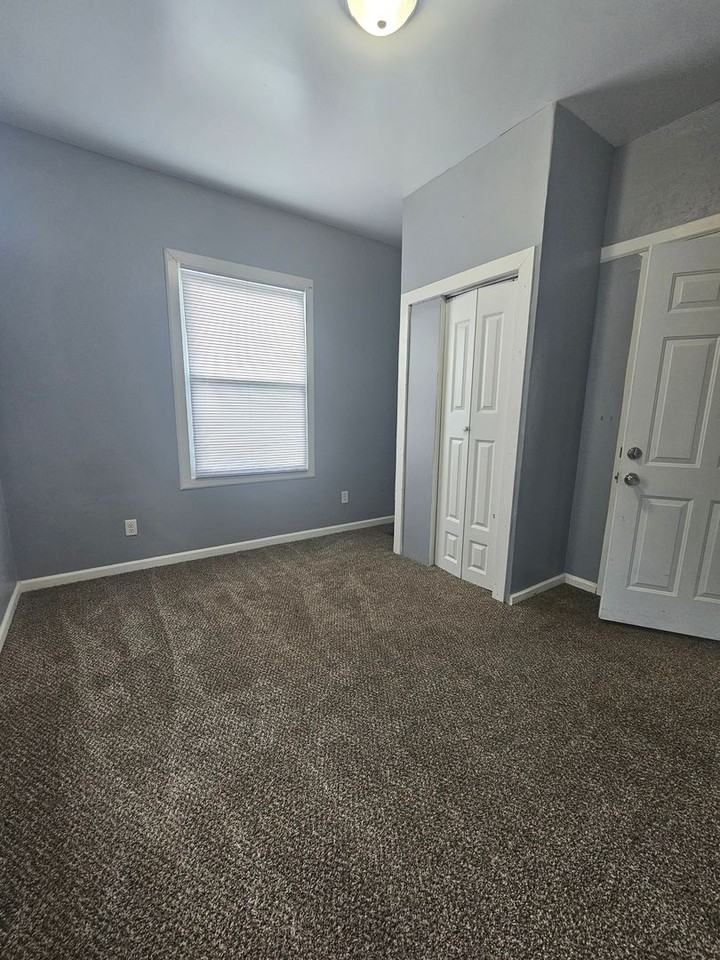 713 13th St - Photo 5 of 11