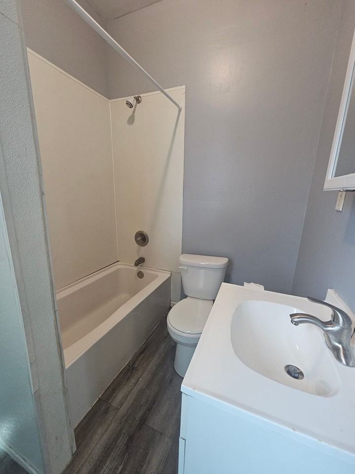 713 13th St - Photo 7 of 11