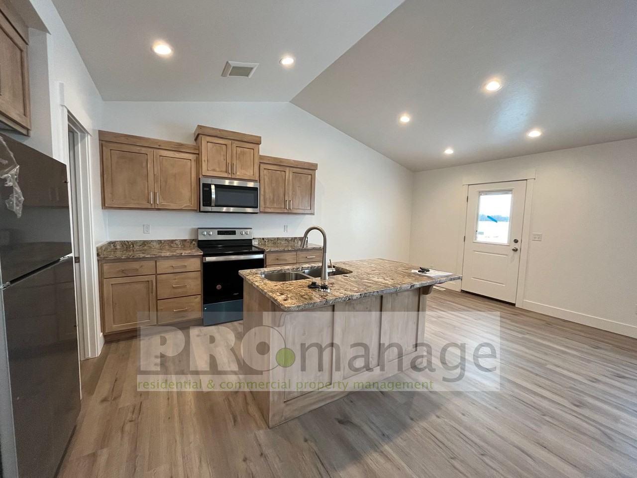 6116 N Red Shirt Rd - Photo 2 of 12