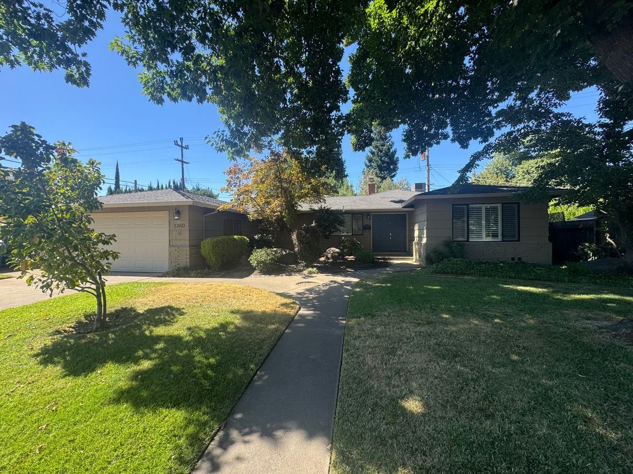 1380 Meredith Way - Photo 3 of 38