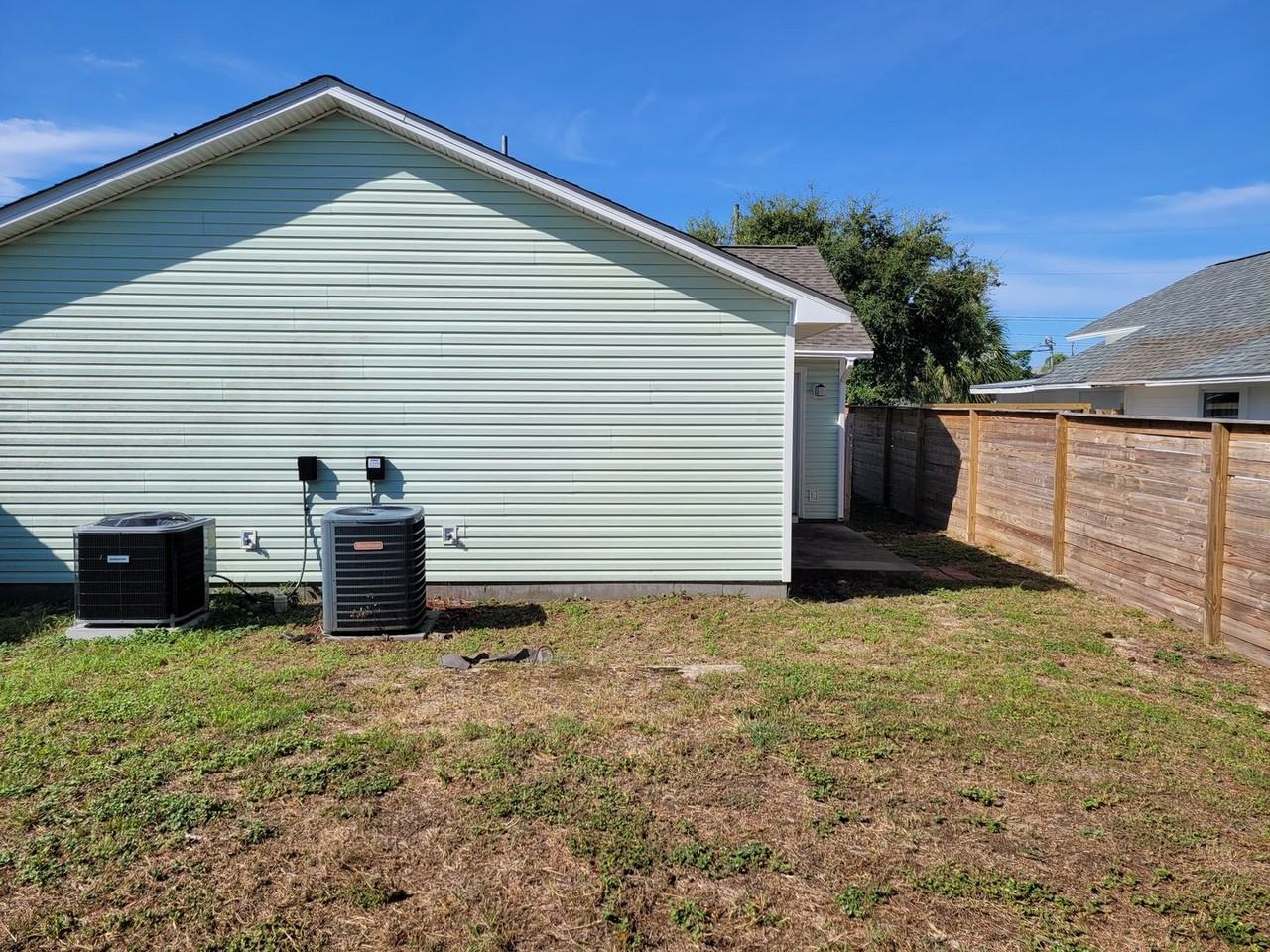 5522 Pinetree Ave - Photo 5 of 34