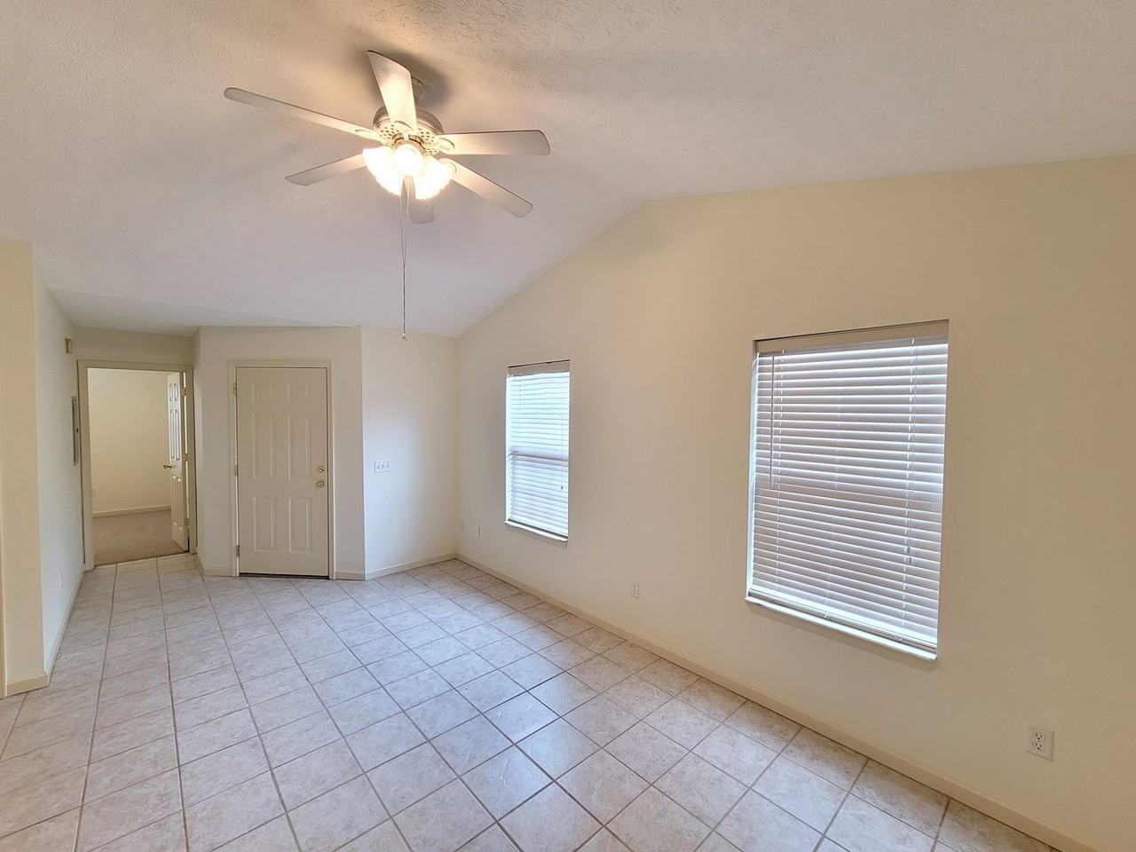 5522 Pinetree Ave - Photo 7 of 34