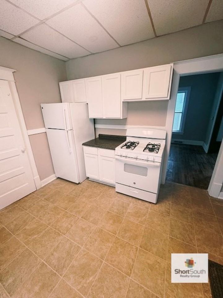 831 Watkins St Se - Photo 4 of 13