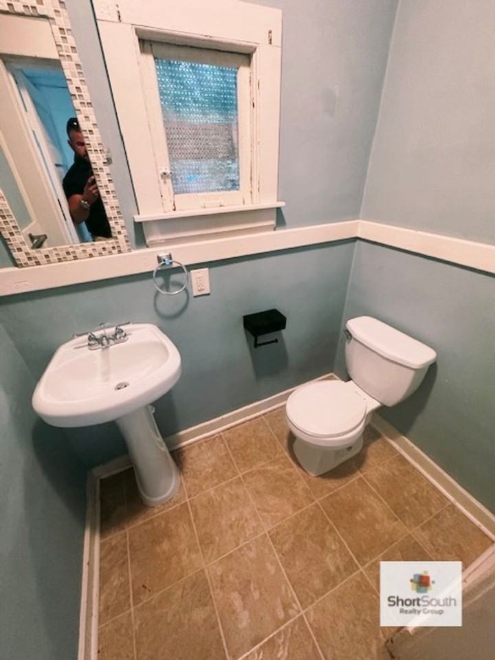 831 Watkins St Se - Photo 5 of 13