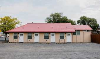 featured image of 122 Daisy St S #3