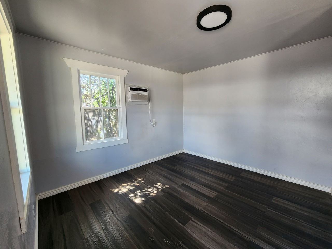9028 N 11th St #3 - Photo 2 of 6