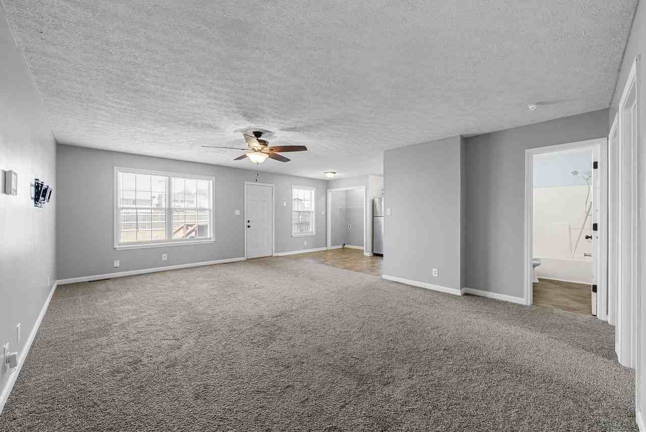 100 Gleaves Ln - Photo 5 of 26