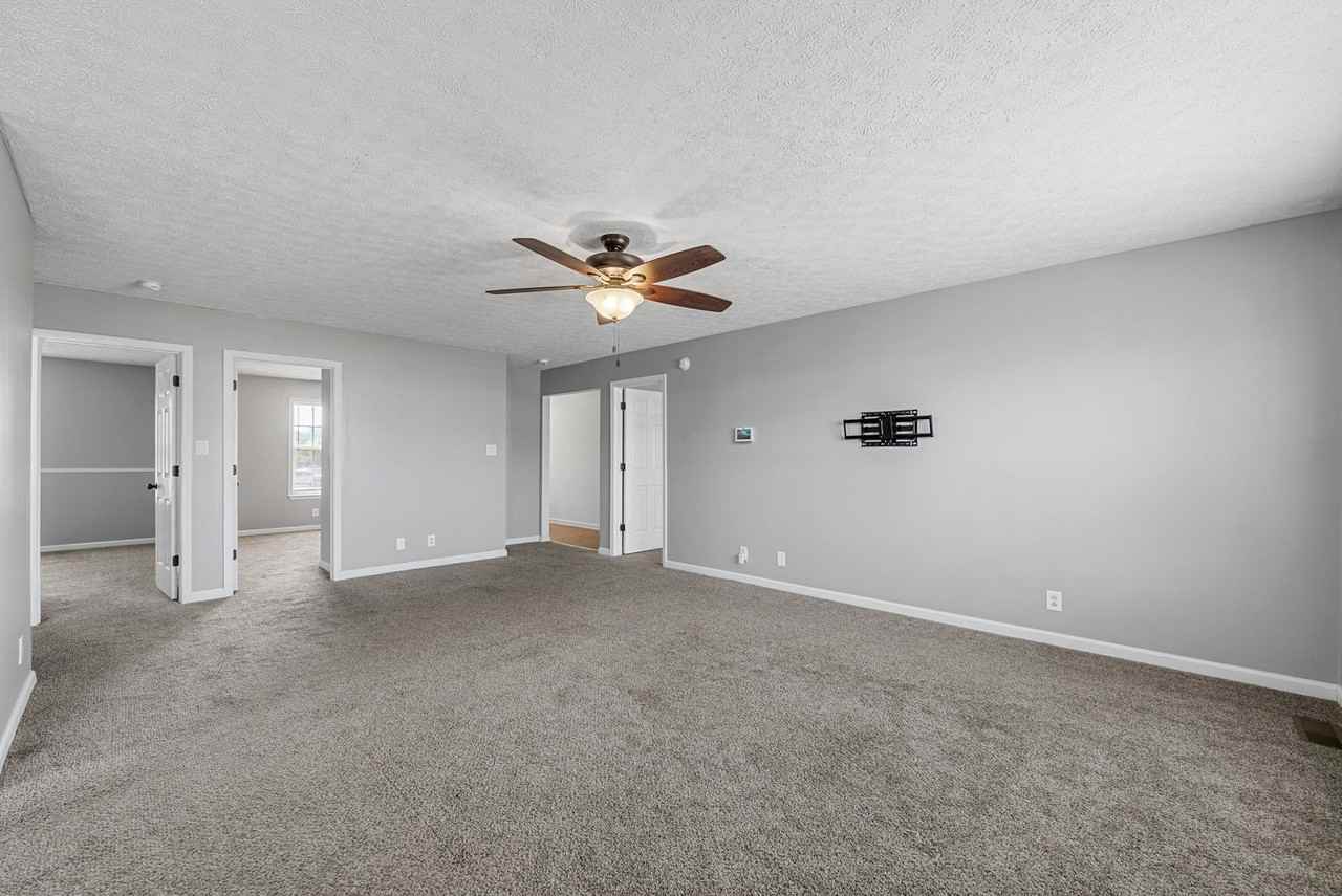 100 Gleaves Ln - Photo 6 of 26