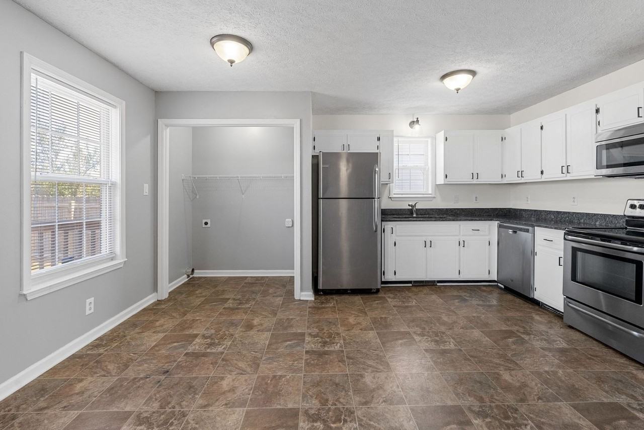 100 Gleaves Ln - Photo 7 of 26